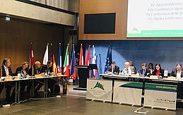 Impressionen von der Sitzung der XV. Alpenkonferenz.