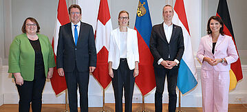 Elfriede-Anna More, Internationale Klima- und Umweltangelegenheiten Österreich, Bundesrat Albert Rösti, Schweiz, Regierungschefin-Stellvertreterin Sabine Monauni, Serge Wilmes, Luxemburg und die parlamentarische Staatssekretärin Rita Schwarzelühr-Sutter, Deutschland. 