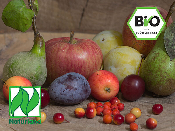 Regionales Obst mit Naturland und Bio-Siegel