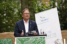 NABU-Präsident Jörg-Andreas Krüger bei seiner Begrüßungsrede
