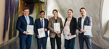 Carsten Schneider mit Teilnehmern des KI-Gremiums