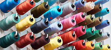Buntes Nähgarn