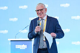 Jochen Flasbarth am Mikrofon