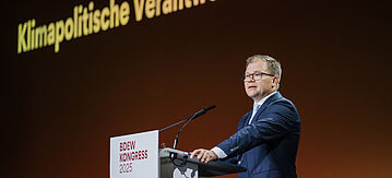 Carsten Schneider bei seiner Rede beim Bundesverband der Energie- und Wasserwirtschaft (BDEW)