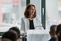 Rita Schwarzelühr-Sutter am Podium