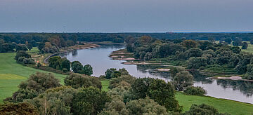 Auenlandschaft der Elbe aus der Vogelperspektive. for further information see image caption