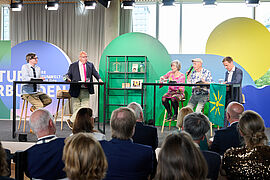 Panel mit Peter Altmaiter, Christiane Grefe (Buchautorin & freie Journalistin), Wolfgang Ehmke (BI Lüchow-Dannenberg), Prof. Dr. Kai Niebert (DNR)
