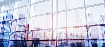 Glasfassade eines Gebäudes