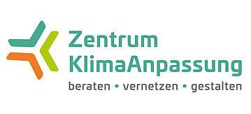 Grün, petrol und orangefarbene Zahnrad mit Text: Zentrum KlimaAnpassung. Beraten. Vernetzen. Gestalten.