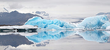 Eisschollen auf einem Gletschersee in Island