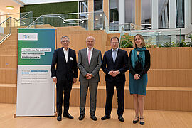 Von links nach rechts: Lutz Töpfer, BMUKN und Stefan Demuth, ZUG, Bundesumweltminister Carsten Schneider und Dr. Constanze Haug, Geschäftsführerin ZUG.