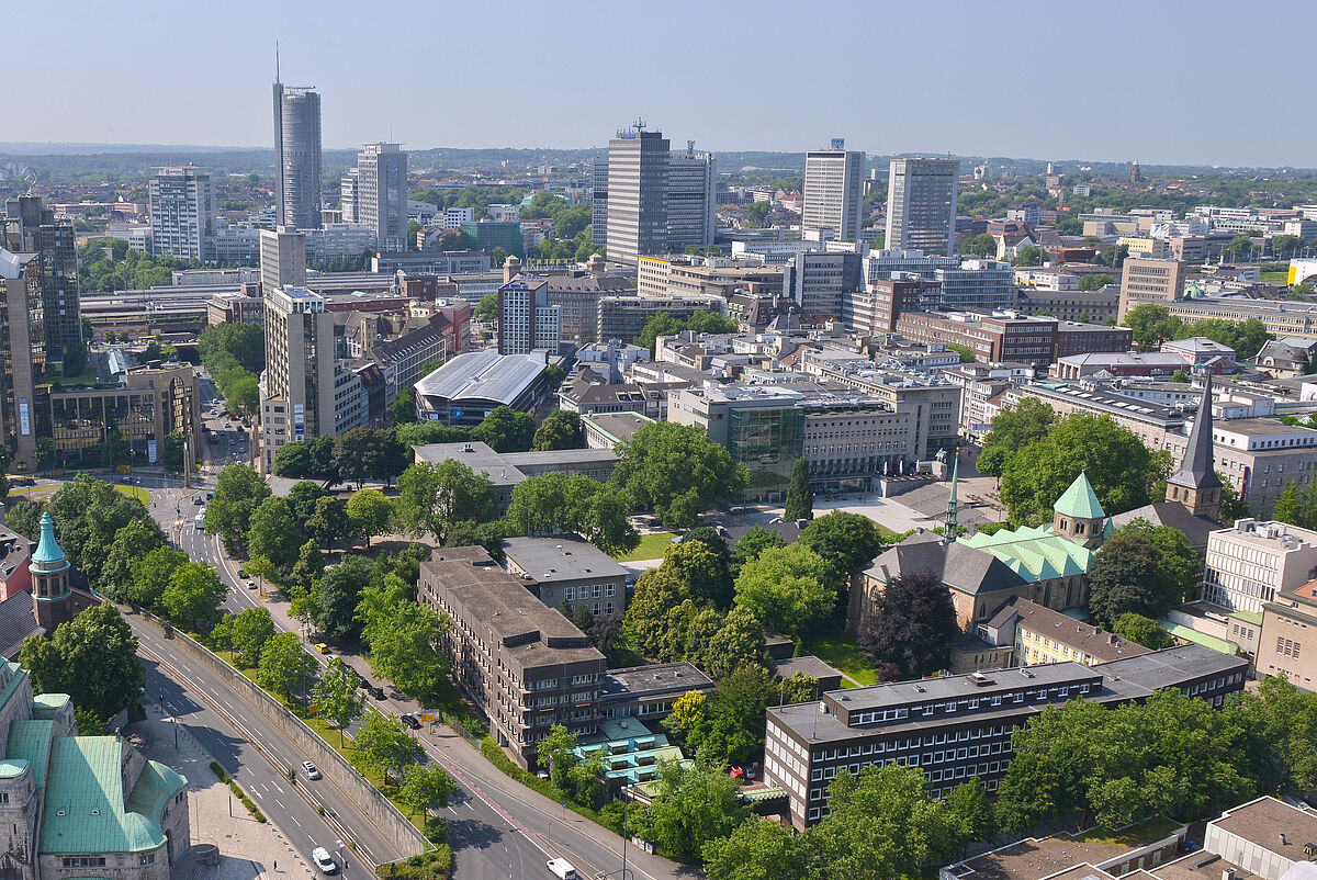 Blick vom Rathausdach auf die Essener Skyline