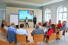 Diskussion bei Breaking business as usual