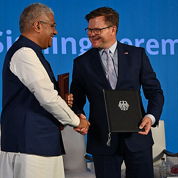 Carsten Schneider und sein indischer Amtskollege Bhupender Yadav 