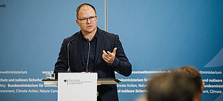 Carsten Schneider am Rednerpult