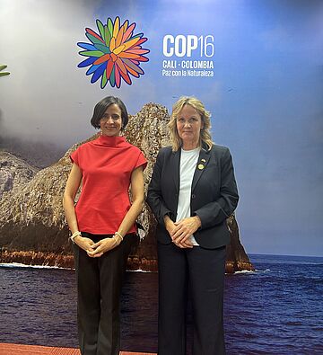 Susana Muhamad und Steffi Lemke. Weitere Informationen siehe Bildunterschrift