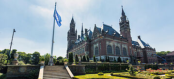 Friedenspalast in Den Haag. Das Gebäude ist Sitz des Internationalen Gerichtshofs.