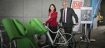 Parlamentarische Staatssekretaerin Rita Schwarzeluehr Sutter bei Bike-Ride Offensive