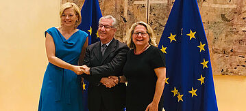Bundeslandwirtschaftsministerin Julia Klöckner, EU-Umweltkommissar Karmenu Vella und Bundesumweltministerin Svenja Schulze
