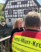 Bundesministerin Lemke im Gespräch mit Einsatzkräften
