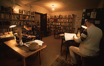 Umweltbibliothek in der Zionskirche, Zentrum der Bürgerrechtsbewegung, Berlin, DDR, 1988. Weitere Informationen siehe Bildunterschrift