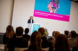 Steffi Lemke am Rednerpult. 