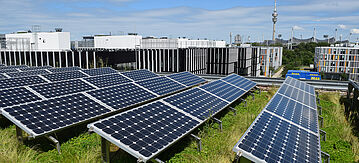 Solarpanele auf einem Dach