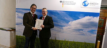 Zertifikatsübergabe mit Florian Pronold mit Bürgermeister Frank Dreyer, Weißenstadt