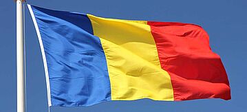 Die Fahnen Rumäniens und der EU