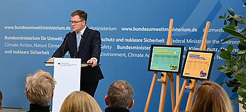 Carsten Schneider am Rednerpult