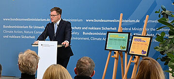 Carsten Schneider am Rednerpult