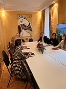 Carsten Schneider mit Gavin Newsom im Gespräch