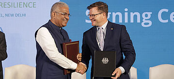 Bundesumweltminister Carsten Schneider und sein indischer Amtskollege Bhupender Yadav