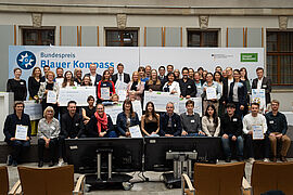 Gruppenfoto mit allen Beteiligten