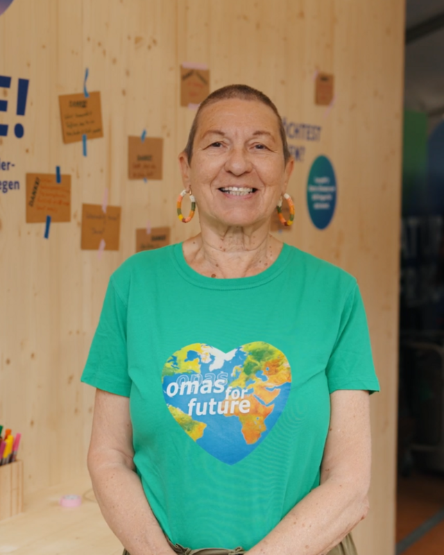 Eine Frau von Omas for future beim Umweltfestival