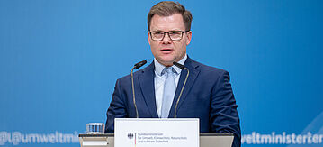 Carsten Schneider am rednerpult