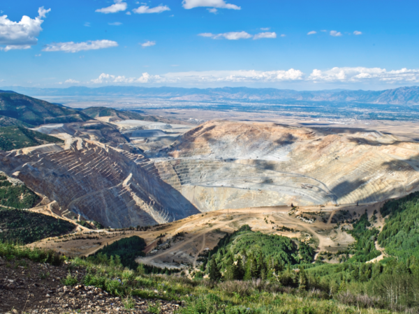 Tagebau in einer Landschaft