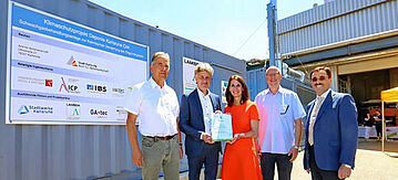 Gruppenfoto bei der Übergabe