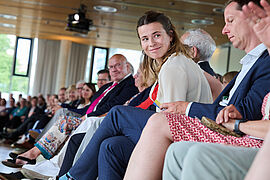 Luisa Neubauer (Fridays for Future) vor dem Panel im Publikum