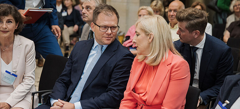 Deutsches Mammographie‐Screening‐Programm Carsten Schneider und Bundesgesundheitsministerin Nina Warken