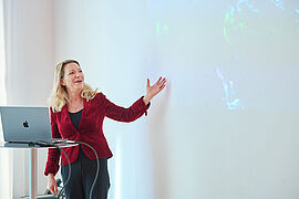 Prof. Dr. Antje Boetius, Meeresbiologin und Direktorin des Alfred-Wegener-Instituts, spricht in einem Vortrag über die Herausforderungen beim Meeresschutz an Nord- und Ostsee