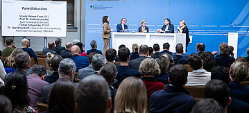 Paneldiskussion und Publikum