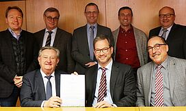 Übergabe eines NKI-Klimazertifikats an die Stadt Passau