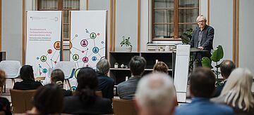 Professor Jörn Lamla, Sprecher des Koordinierungsgremiums des Bundesnetzwerks Verbraucherforschung. Weitere Informationen siehe Bildunterschrift