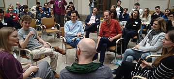 Diskussionsrunde und Publikum