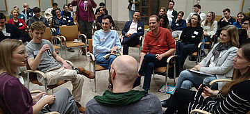 Diskussionsrunde und Publikum