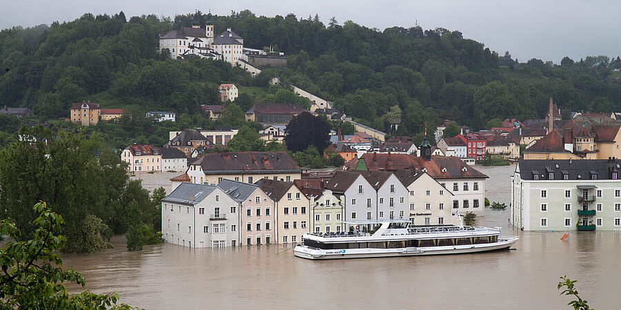 Blick auf die Passauer Altstadt beim Hochwasser 2013