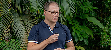 Carsten Schneider im Regenwald