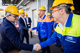 Bundesumweltminister Schneider begrüßt Anwesende.