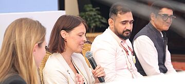Podiumsdiskussion der Beteiligten. . Weitere Informationen siehe Bildunterschrift